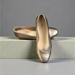 Clarks Gold  Leather Women's Flats, SZ 9